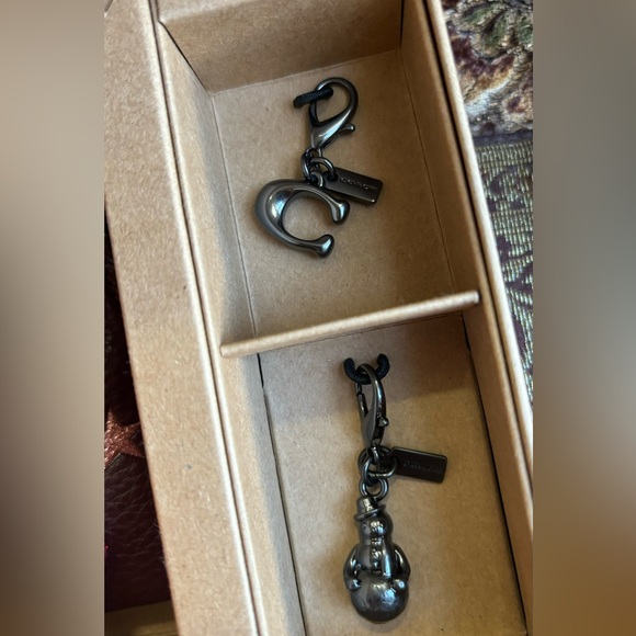 Authentic COACH Leather glitter stars wristlet and 2 charms set in box 🎁 - Picture 2 of 9